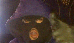 Đang bịt mặt ăn cướp... còn gọi tên nhau!